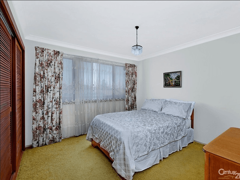 Original bathroom fixtures and tiling